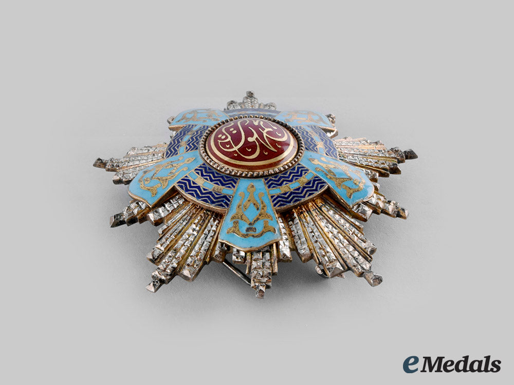egypt,_republic._an_order_of_the_republic,_type_i,_grand_officer_with_case,_by_z._fuchs_ci19_4786_1_1_1
