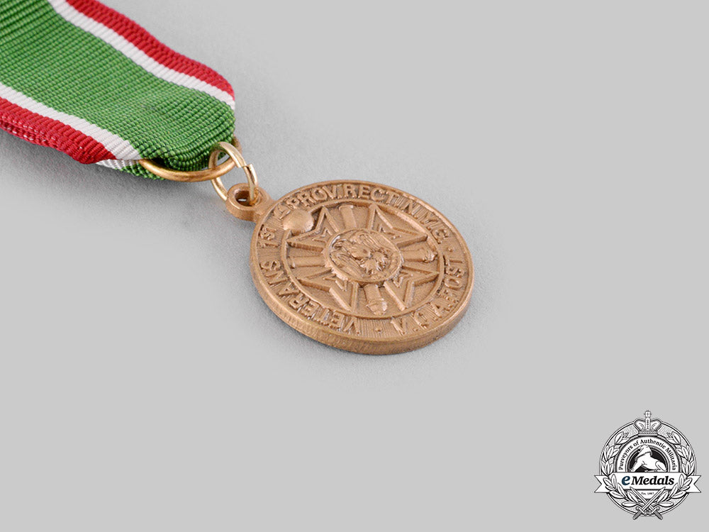 united_states._two_veterans_medals,_fullsize_and_miniature_ci19_4796
