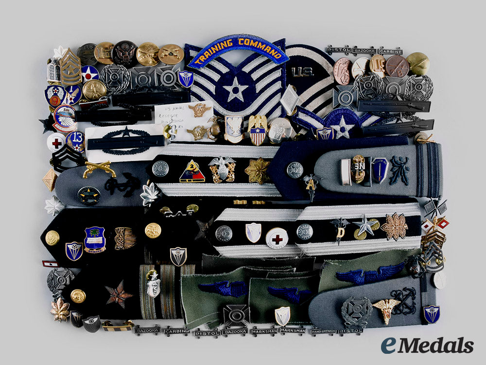 united_states._a_lot_of192_army,_navy_and_marine_corps_items_ci19_4851_1