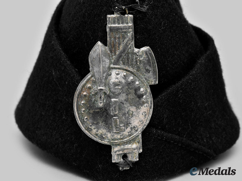 italy,_kingdom._an_italian_youth_of_the_lictor(_gil)_overseas_cap_ci19_4975_1_1_1_1