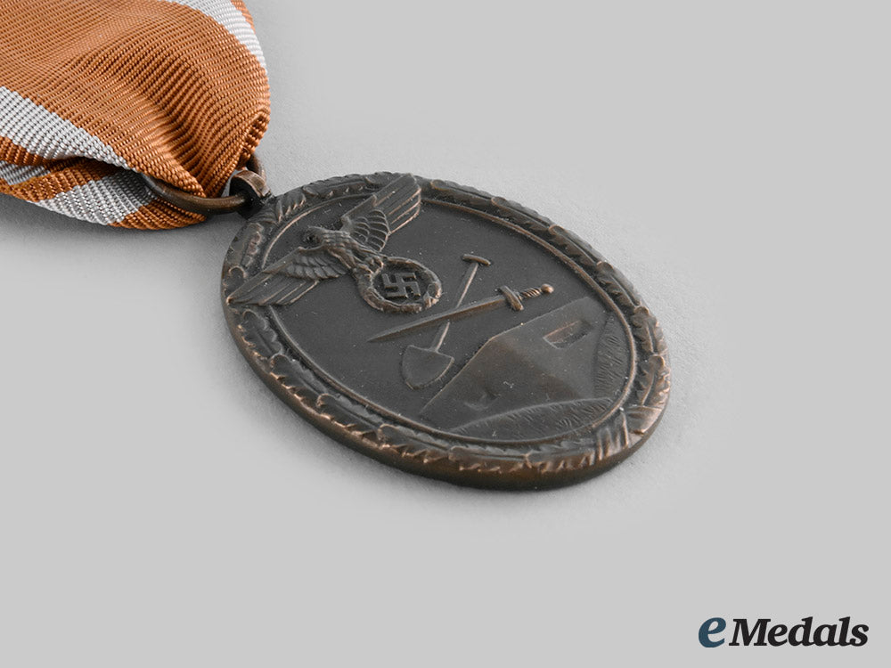 germany,_wehrmacht._a_west_wall_medal_ci19_5178_1
