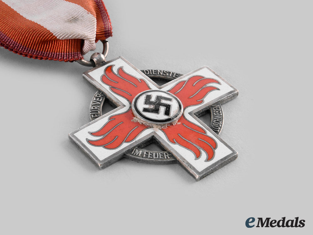 germany,_third_reich._a_fire_brigade_honour_badge,_ii_class_ci19_5234_1