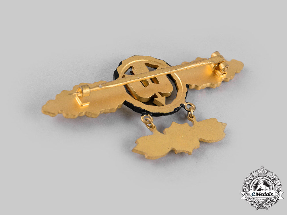 germany,_luftwaffe._a_night_fighter_squadron_clasp,_gold_grade_with_pendant,_post-1957_reissue_ci19_5366