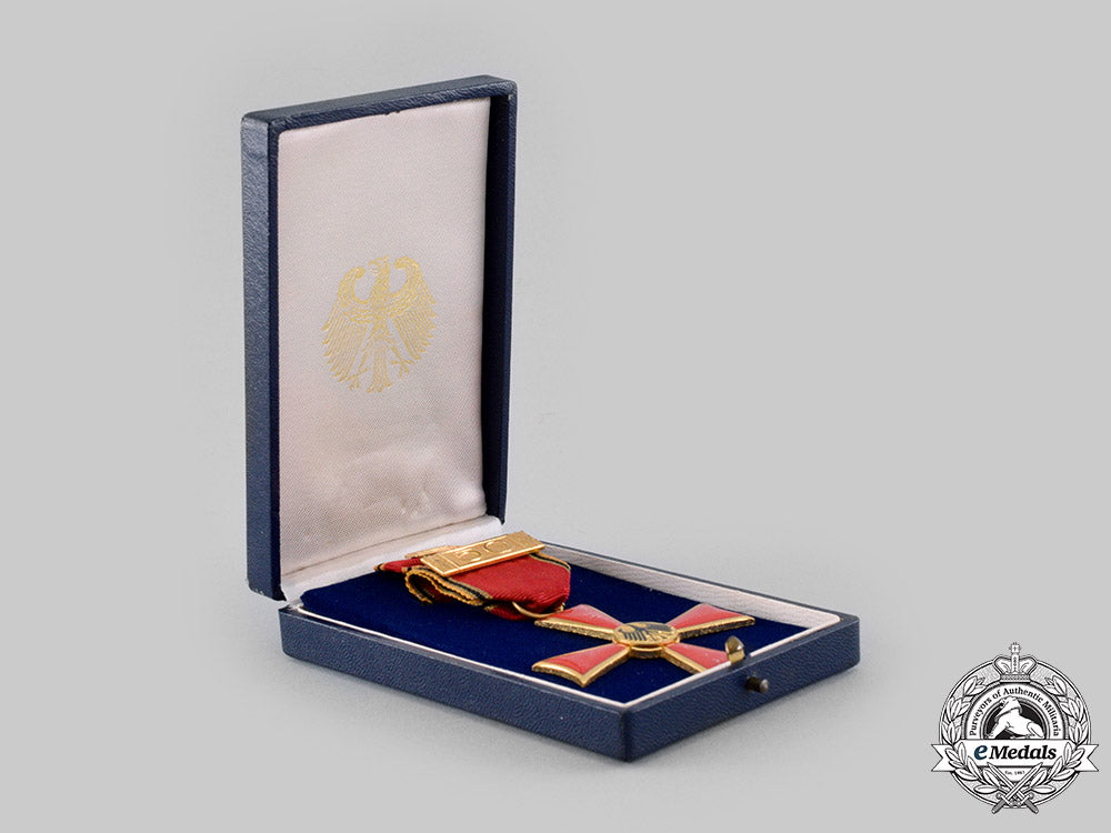 germany,_federal_republic._an_order_of_merit,_cross_of_merit_for_men_on_employment_jubilee_ribbon1957-1966_ci19_5453