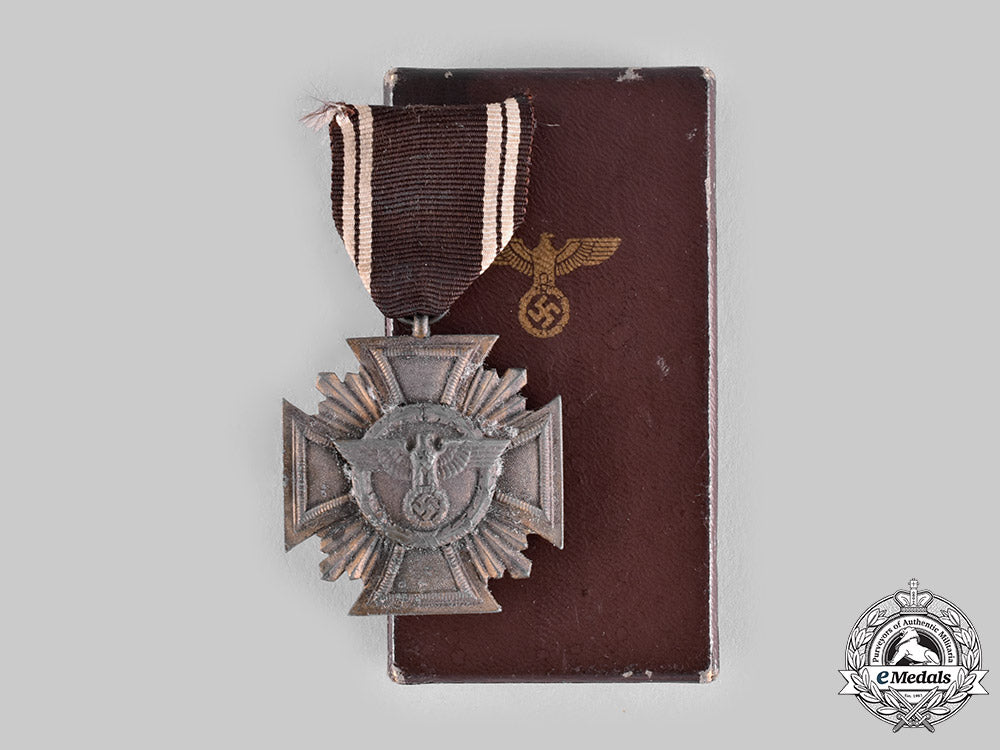 germany,_nsdap._a_long_service_decoration,_bronze_grade_for10_years,_with_case_by_josef_hillebrand_ci19_5587