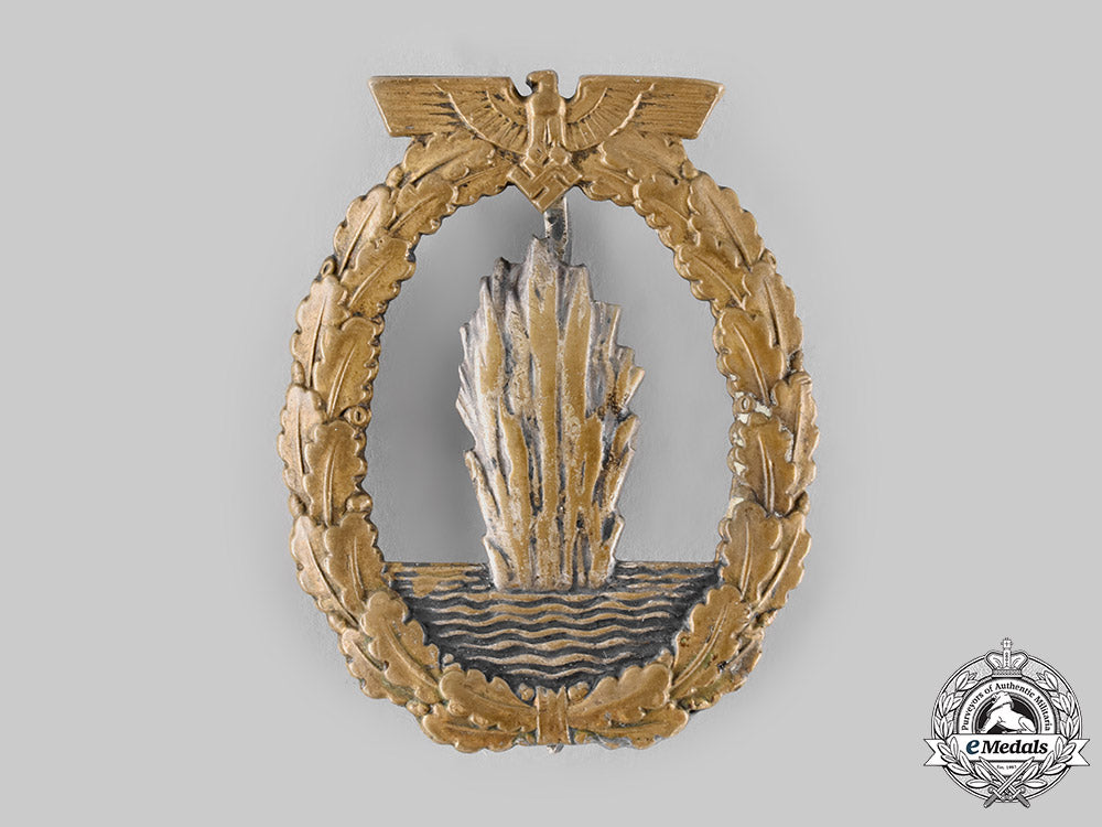 germany,_kriegsmarine._a_minesweeper_war_badge,_by_schwerin&_sohn_ci19_5897