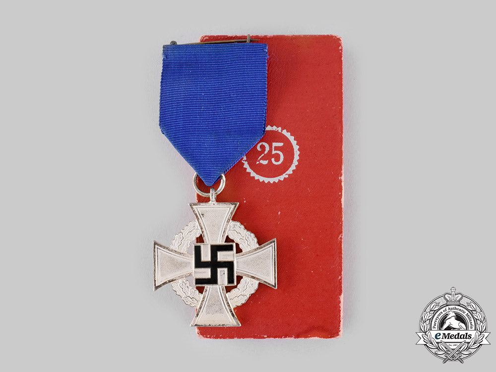 germany,_third_reich._a_civil_service_long_service_decoration,_ii_class_for25_years_with_case,_by_wächtler&_lange_ci19_6058