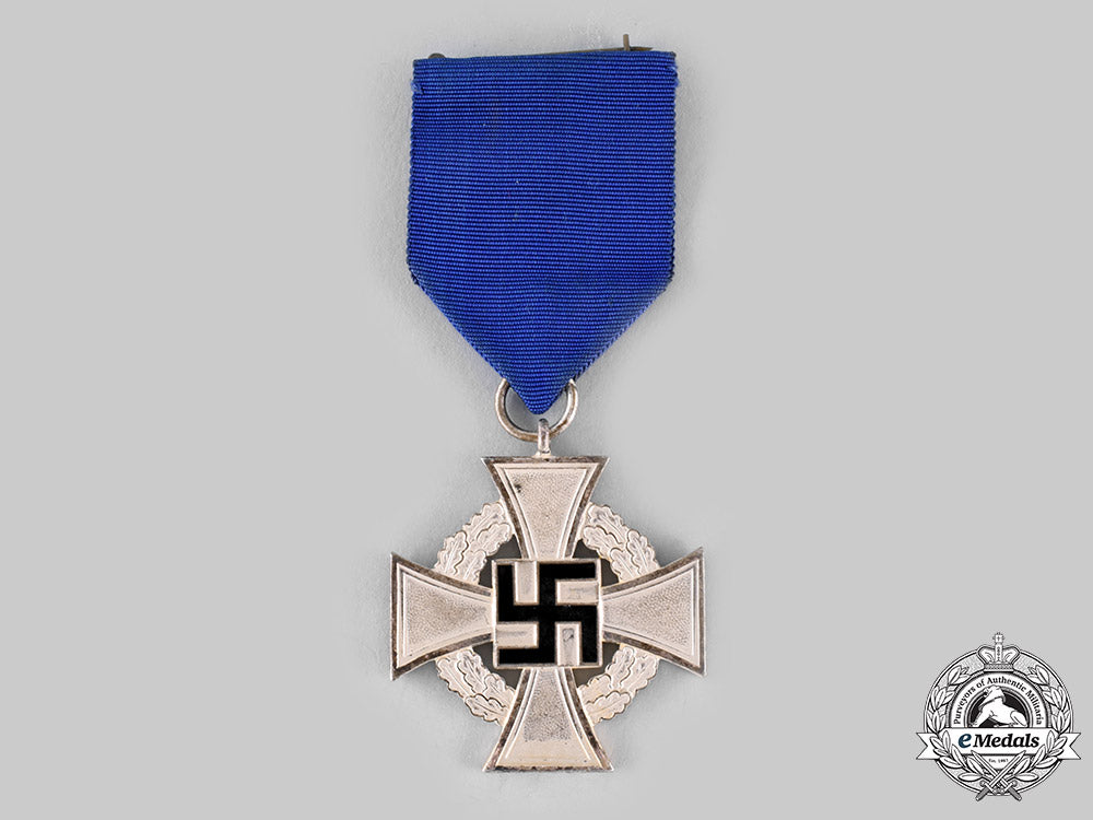 germany,_third_reich._a_civil_service_long_service_decoration,_ii_class_for25_years_with_case,_by_wächtler&_lange_ci19_6059