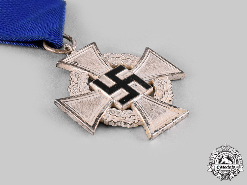 germany,_third_reich._a_civil_service_long_service_decoration,_ii_class_for25_years_with_case,_by_wächtler&_lange_ci19_6061