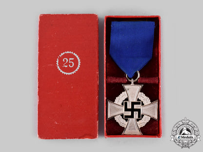 germany,_third_reich._a_civil_service_long_service_decoration,_ii_class_for25_years_with_case,_by_wächtler&_lange_ci19_6063