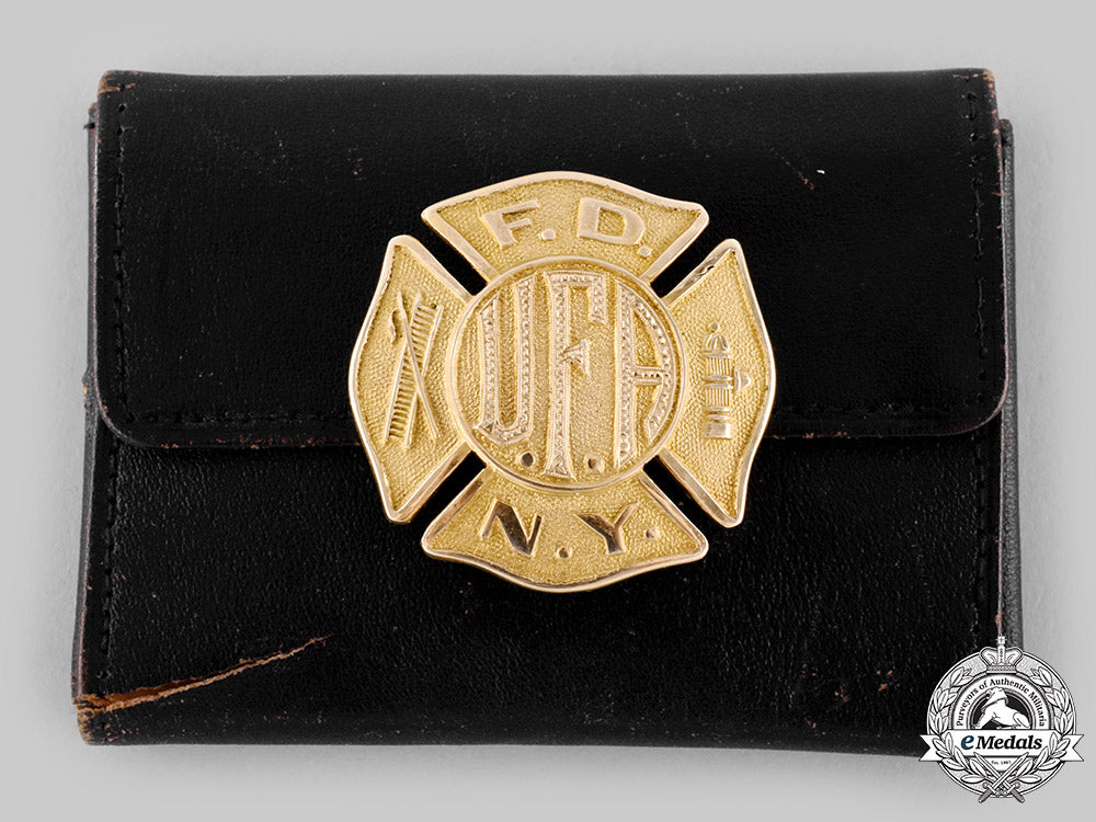 united_states._a_fireman's_association_of_nyc_gold_award_badge,1933_ci19_6143