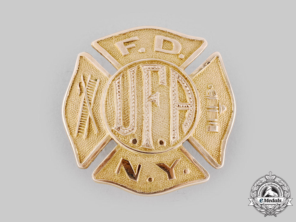 united_states._a_fireman's_association_of_nyc_gold_award_badge,1933_ci19_6144