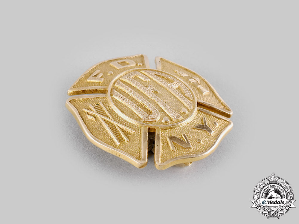 united_states._a_fireman's_association_of_nyc_gold_award_badge,1933_ci19_6146