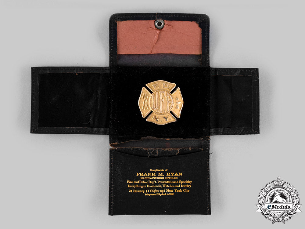 united_states._a_fireman's_association_of_nyc_gold_award_badge,1933_ci19_6148