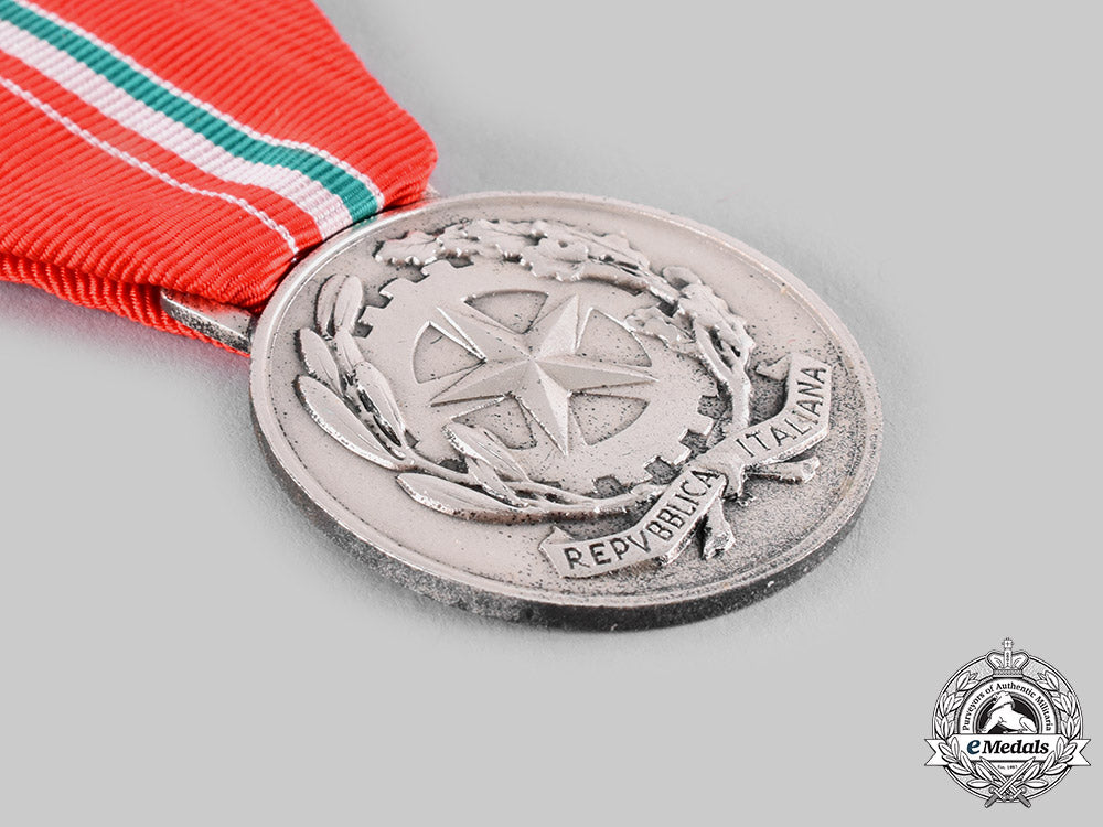 italy,_republic._two_social_service_medals,_silver_and_bronze_grades_ci19_6240