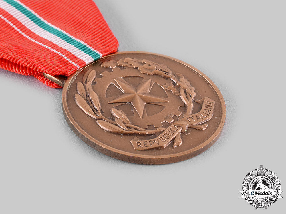 italy,_republic._two_social_service_medals,_silver_and_bronze_grades_ci19_6241