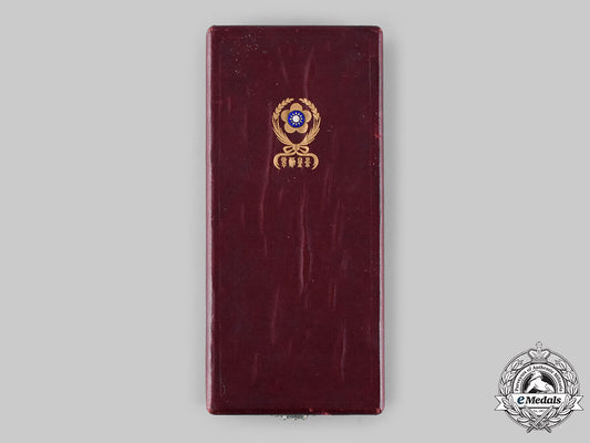 china,_republic._an_order_of_the_brilliant_star,_i_class_case,_c.1941_ci19_6263_1