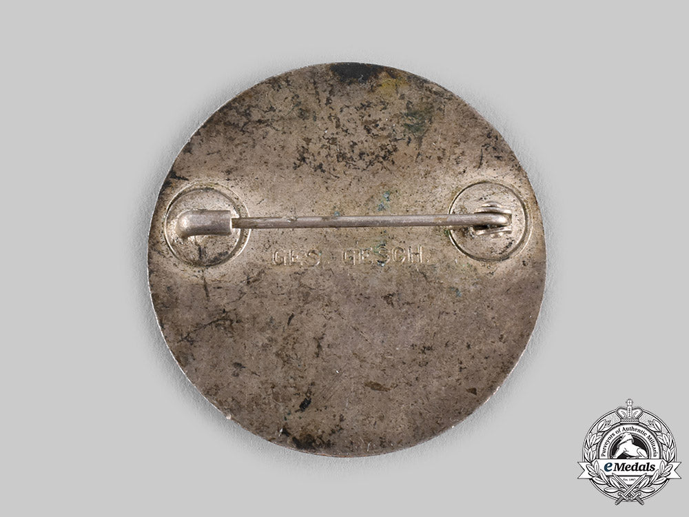 germany,_drk._a_german_red_cross(_drk)_sisterhood_badge_ci19_6411