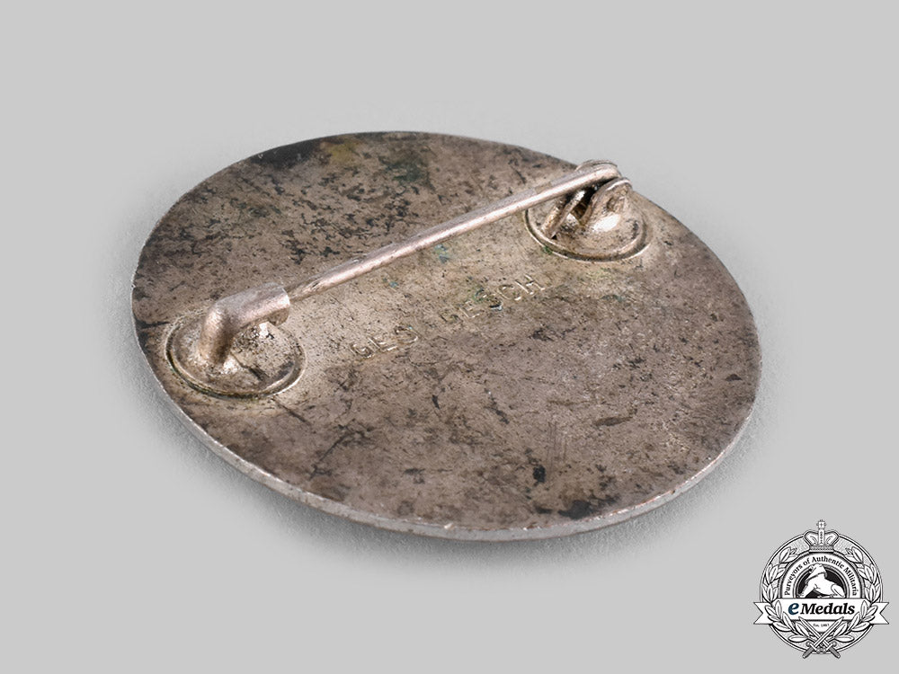 germany,_drk._a_german_red_cross(_drk)_sisterhood_badge_ci19_6413