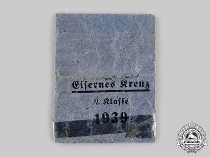 germany,_wehrmacht._a1939_iron_cross_ii_class_with_package_of_issue_ci19_6421