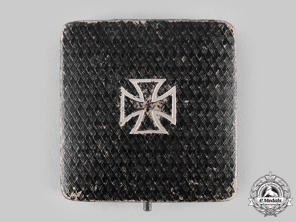 germany,_imperial._a1914_iron_cross_i_class_with_case_ci19_6504_1_2