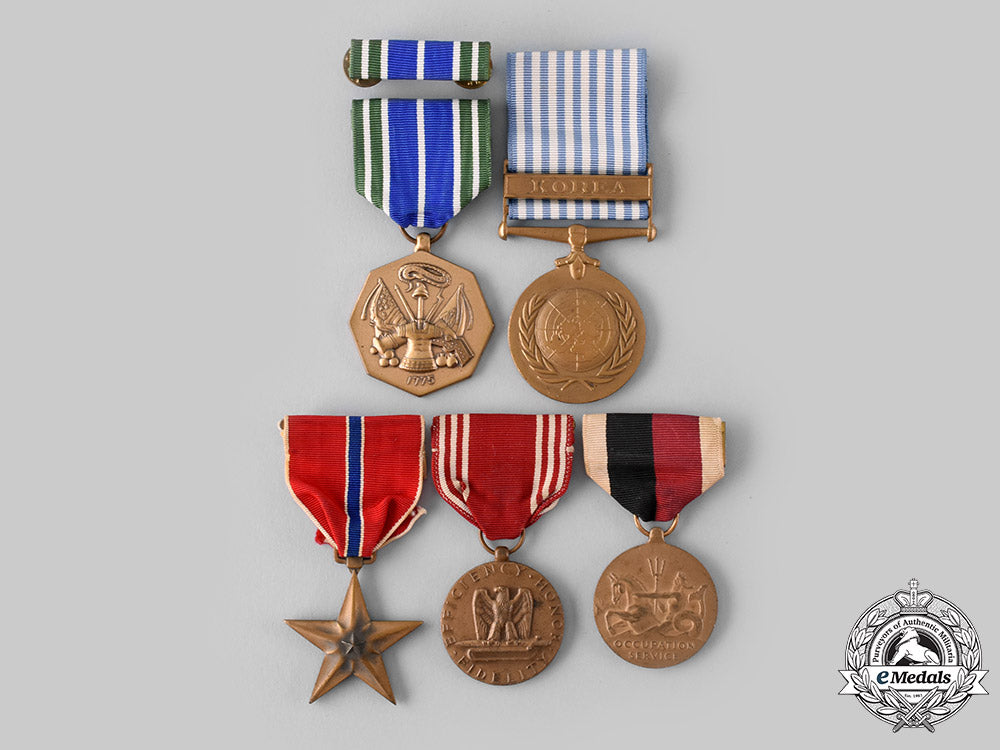 united_states._a_lot_of_eight_second_war_armed_forces_items_ci19_6905_1