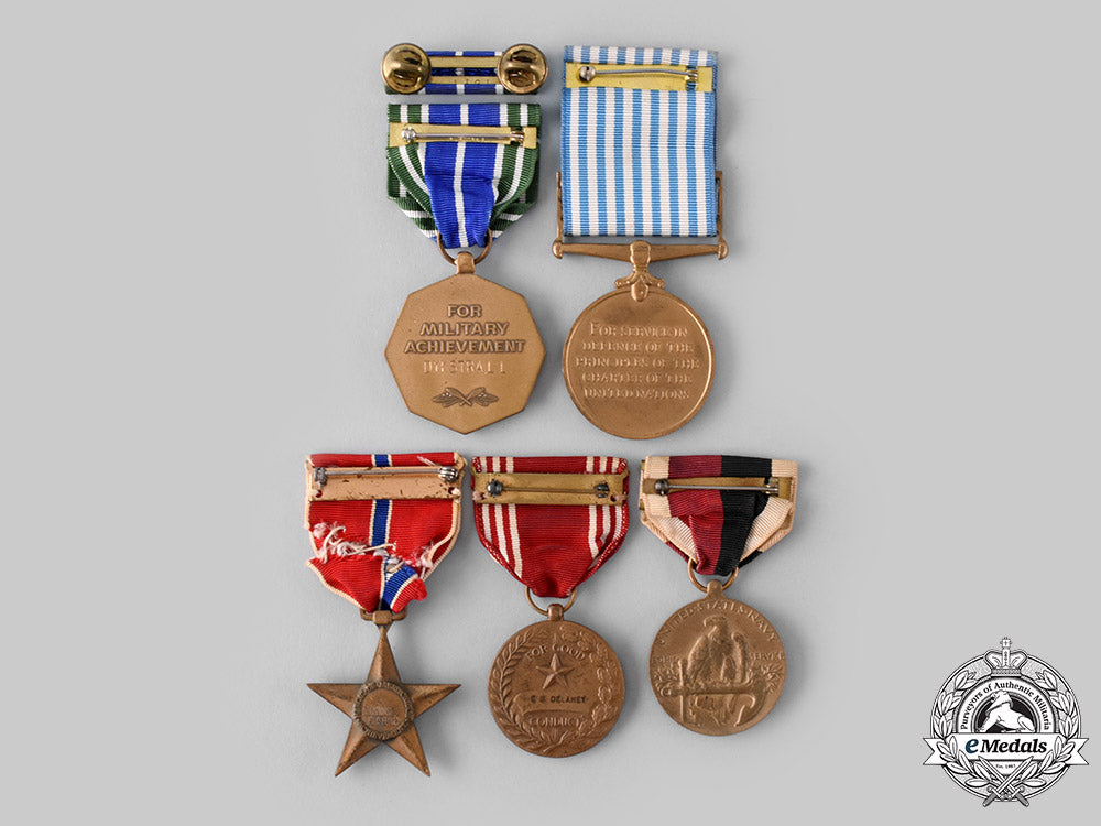 united_states._a_lot_of_eight_second_war_armed_forces_items_ci19_6906_1