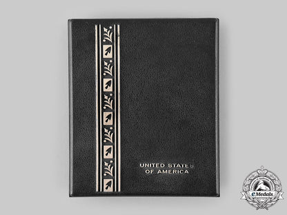 united_states._a_lot_of_eight_second_war_armed_forces_items_ci19_6909_1