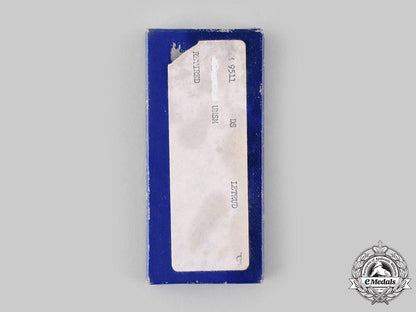 united_states._a_lot_of_eight_second_war_armed_forces_items_ci19_6912_1