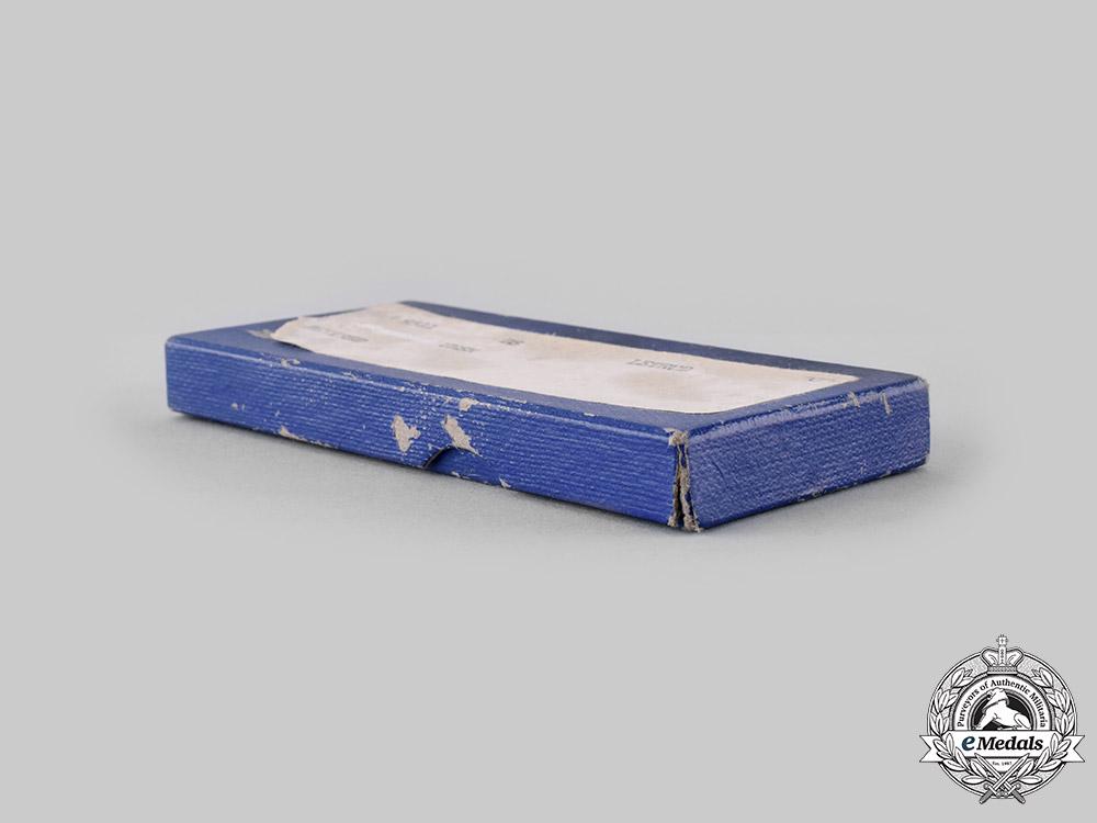 united_states._a_lot_of_eight_second_war_armed_forces_items_ci19_6913_1