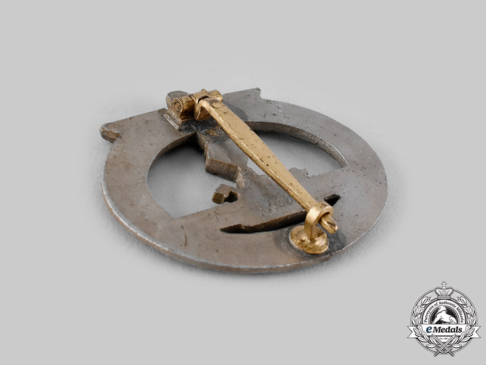 germany,_kriegsmarine._a_u-_boat_war_badge,_by_funcke&_brüninghaus_ci19_7242