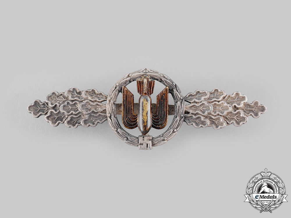 germany,_luftwaffe._a_bomber_flight_clasp,_silver_grade,_by_funcke_and_brüninghaus_ci19_7262_1