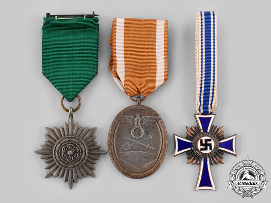 germany,_third_reich._a_lot_of_medals_and_badges_ci19_7269