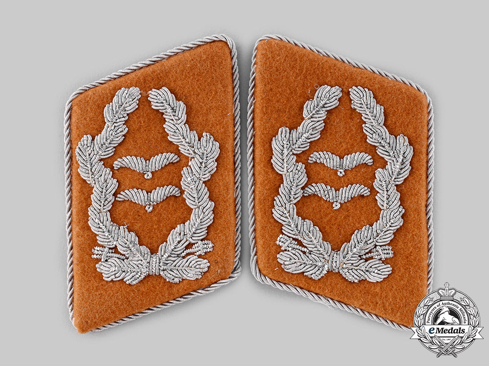 germany,_luftwaffe._a_set_of_luftwaffe_signals_oberstleutnant_collar_tabs_ci19_7410
