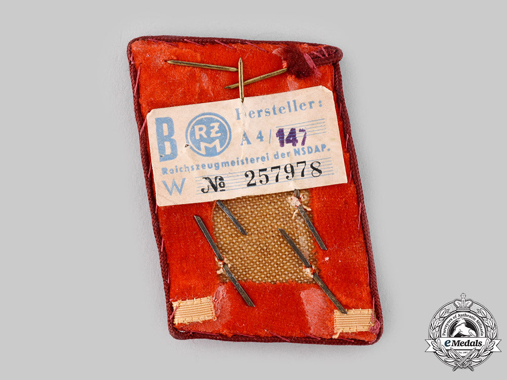 germany,_nsdap._a_gau-_level_obergermeinschaftsleiter_collar_tab_ci19_7417