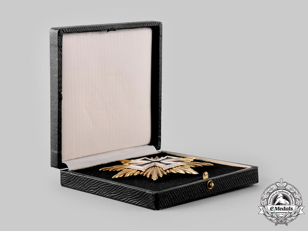 germany,_imperial._a_star_of_the_grand_cross_of_the_iron_cross,_with_case,_museum_exhibition_example_ci19_7580