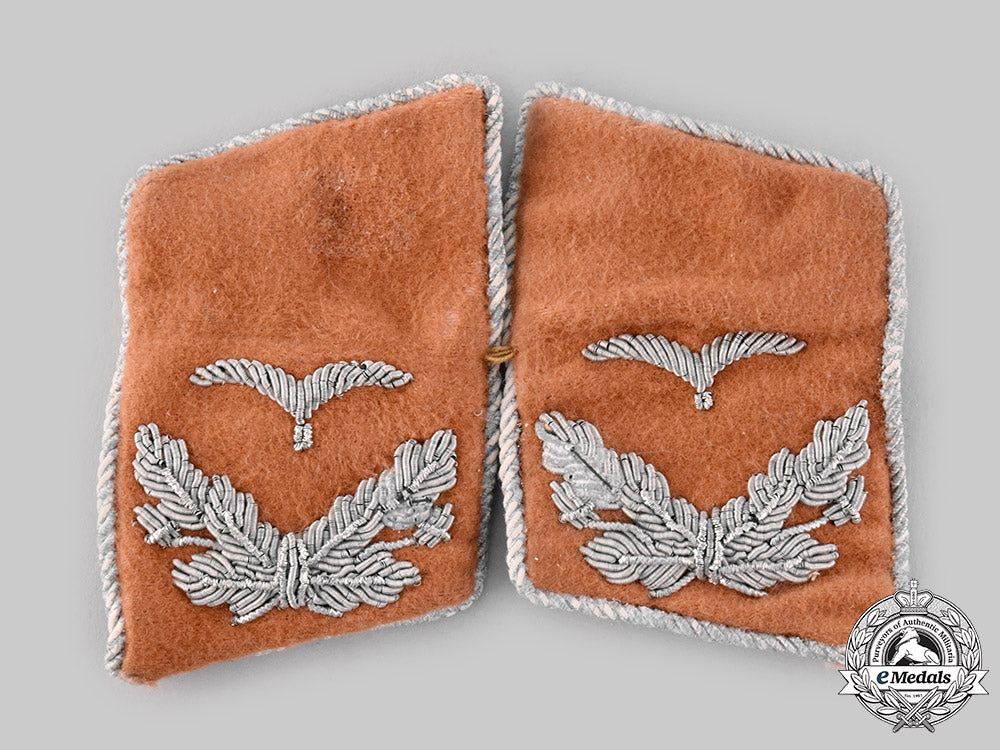 germany,_luftwaffe._a_set_of_communications_leutnant_collar_tabs_ci19_7880_1