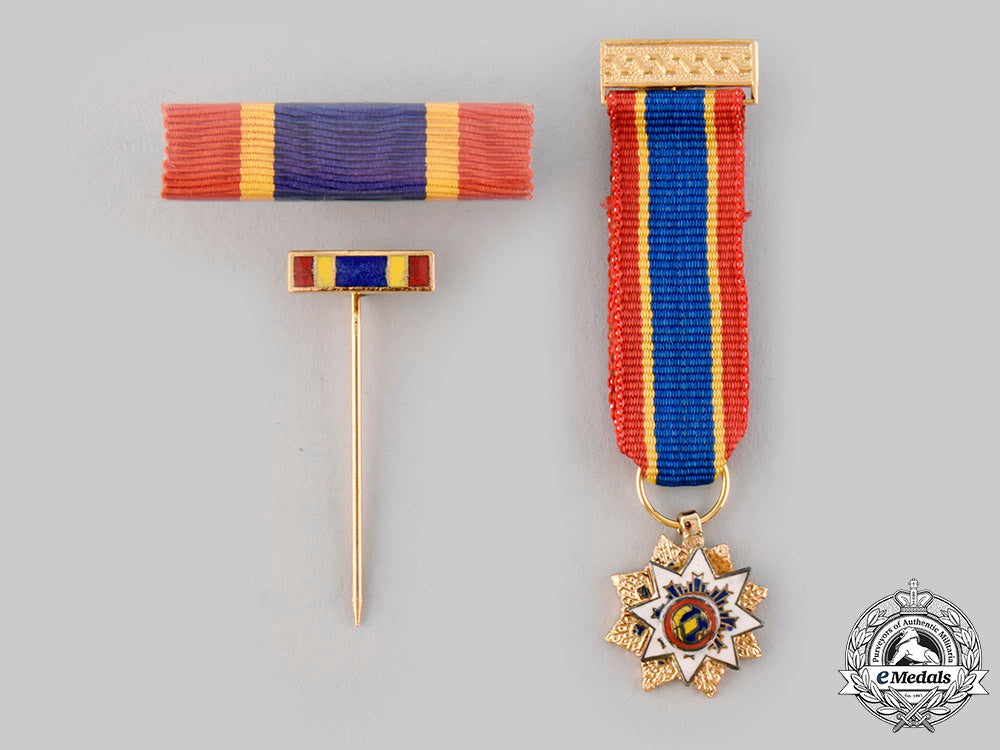 china,_republic._an_order_of_the_resplendent_banner,_v_class_commander,_c.1935_ci19_7985