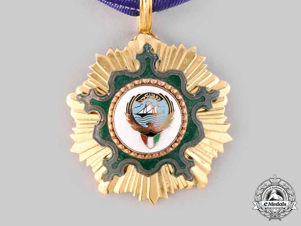 kuwait,_state._an_order_of_kuwait,_iii_class_commander,_c.1975_ci19_8164