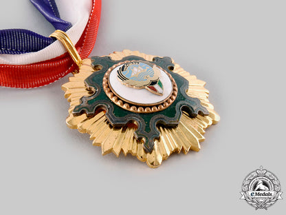 kuwait,_state._an_order_of_kuwait,_iii_class_commander,_c.1975_ci19_8166