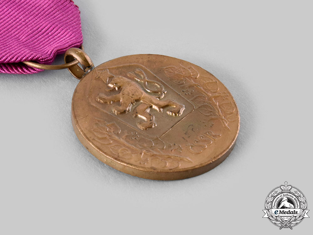 czechoslovakia,_republic,_socialist_republic._three_medals_ci19_8178_1_1