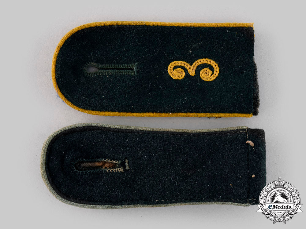 germany,_heer._a_pair_of_enlisted_personnel_shoulder_straps_ci19_8337