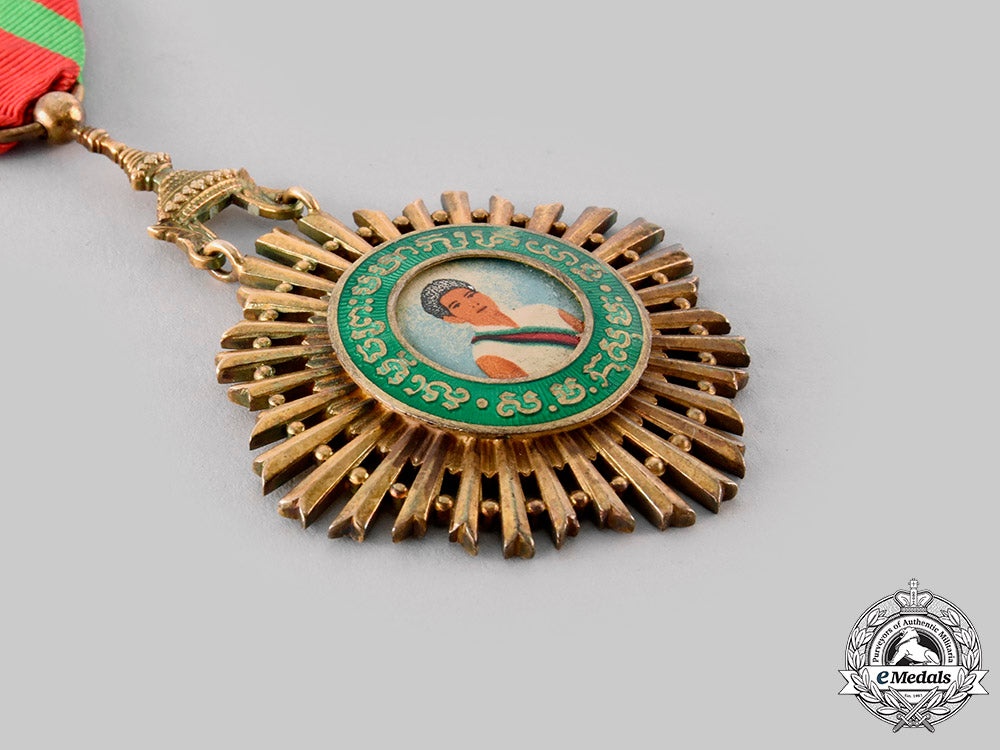 cambodia,_kingdom._an_order_of_the_queen,_v_class_knight(_assarutti),_c.1965_ci19_8712