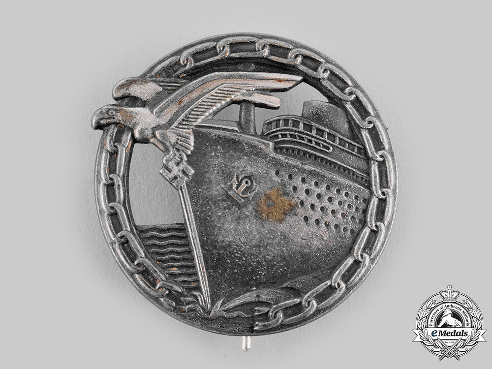 germany,_kriegsmarine._a_blockade_runner_badge,_by_förster&_barth_ci19_8862