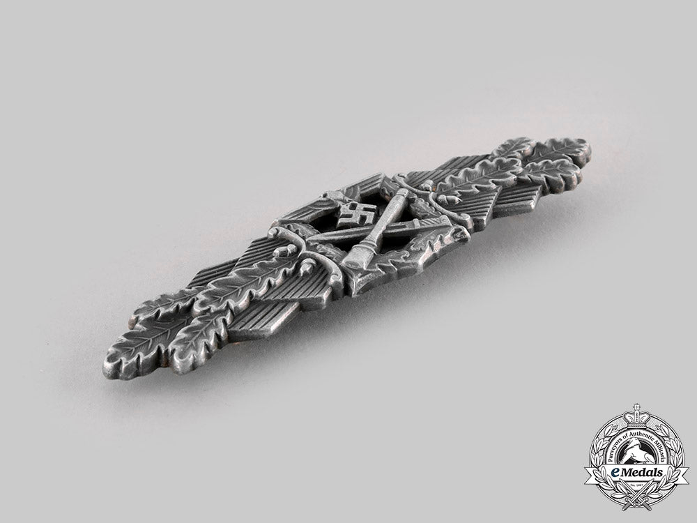 germany,_wehrmacht._a_close_combat_clasp,_silver_grade,_by_friedrich_linden_ci19_8928