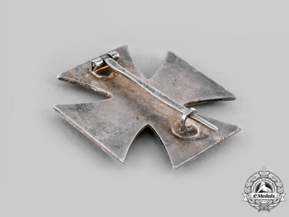 germany,_wehrmacht._an_early_and_scarce1939_iron_cross_i_class,_with_case_and_bearer_photograph_ci19_8995_1_1