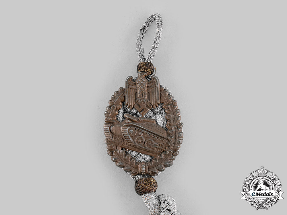 germany,_heer._a_panzer_marksmanship_lanyard,_gold_grade_ci19_9058_1_2_1