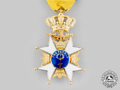 sweden,_kingdom._an_order_of_the_sword,_i_class_knight_in_gold,_by_c.f_carlman,_c.1960_ci19_9254
