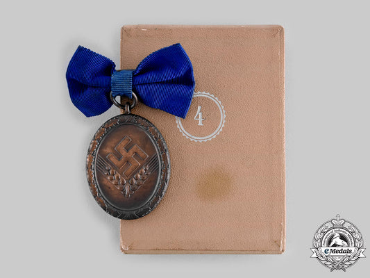 germany,_radwj._a_reich_labour_service_of_female_youth(_radwj)4-_year_long_service_decoration,_with_case_ci19_9444