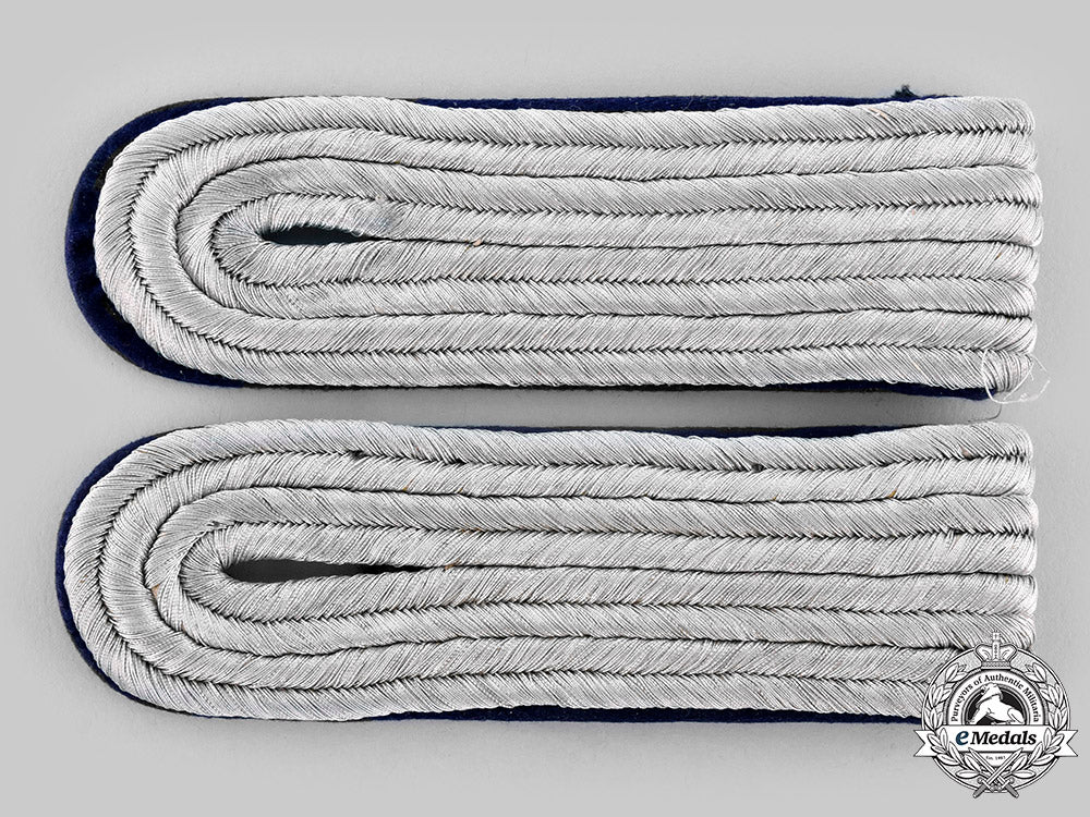 germany,_heer._a_set_of_medical_leutnant_shoulder_boards_ci19_9499_1